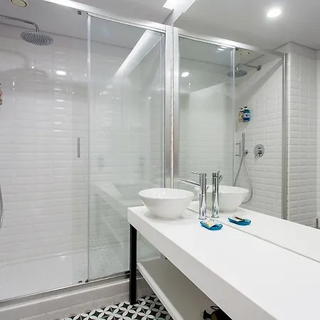 Апартаменты Lovelystay - Lovely Chiado Лиссабон